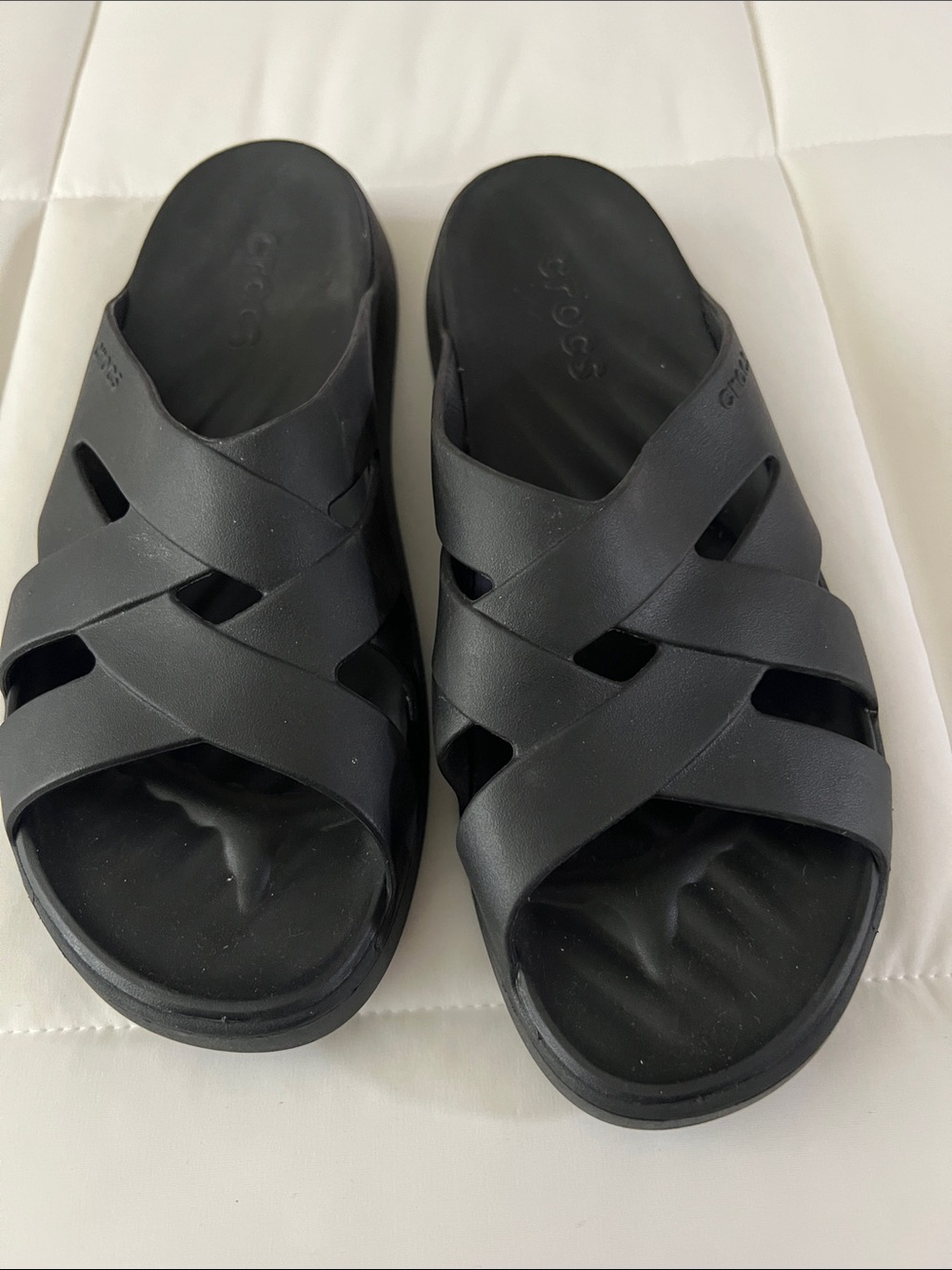 CROCS Women's Black Croslite Cross-Strap Slide Sandals